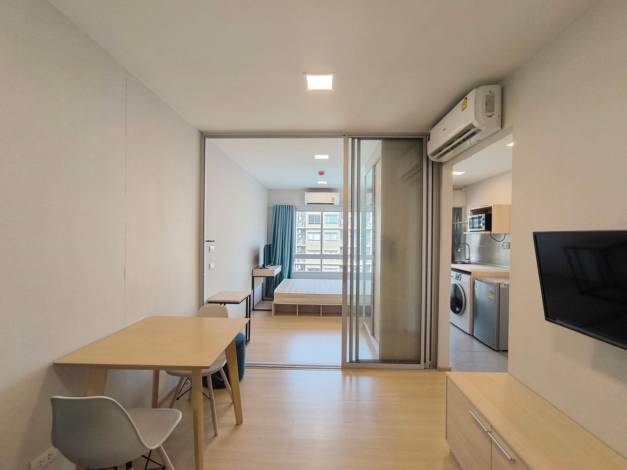 Glass-partition bedroom, washer — Plum Condo Rangsit Alive 2