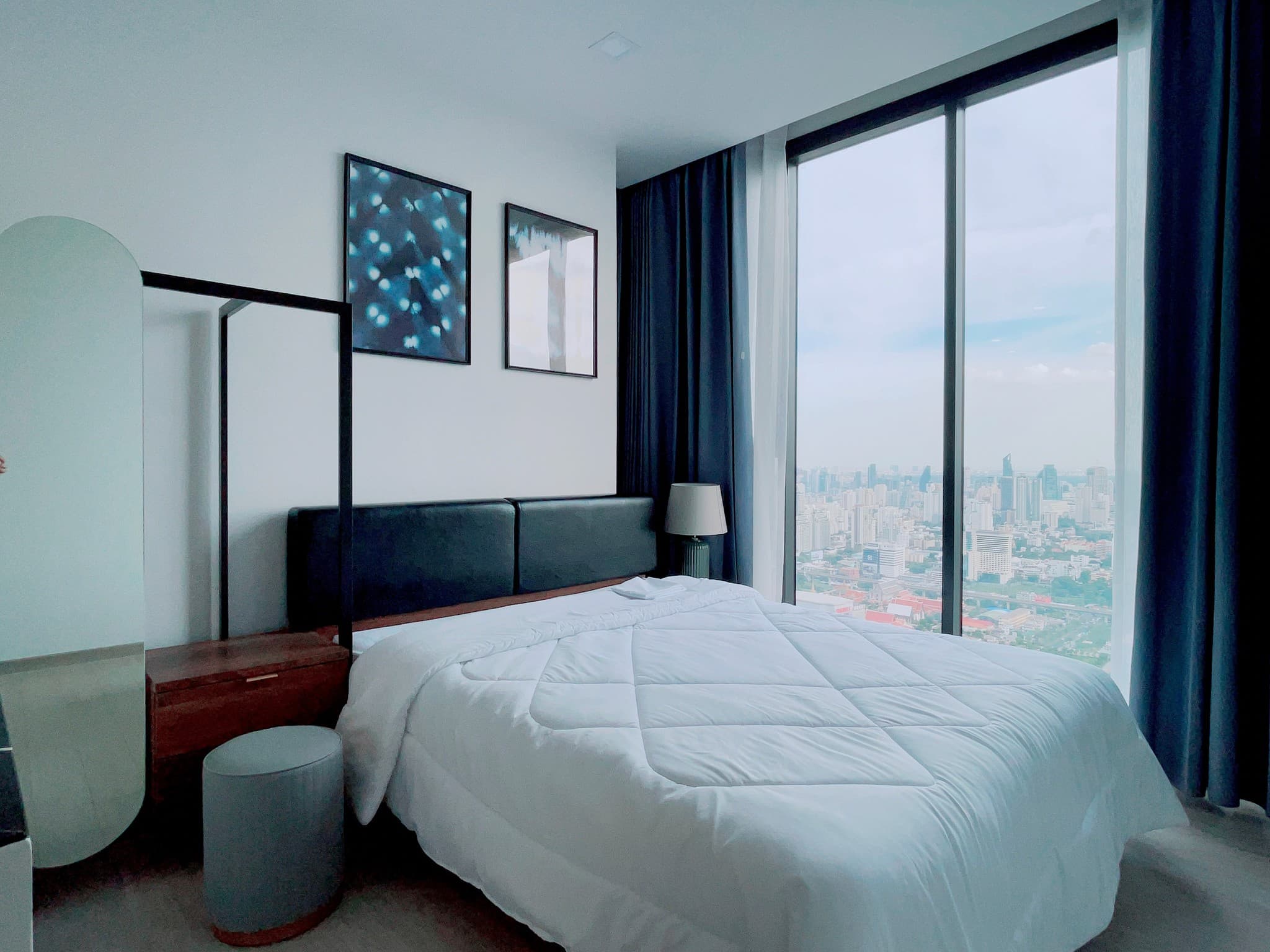 70 sqm 2BR with floor-to-ceiling views — One 9 Five