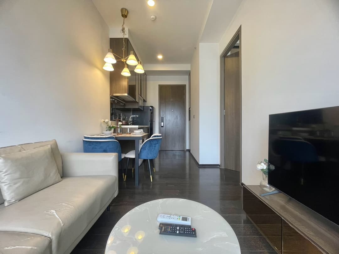 Art-styled 1BR with designer sofa — Park Origin Thonglor photo 1