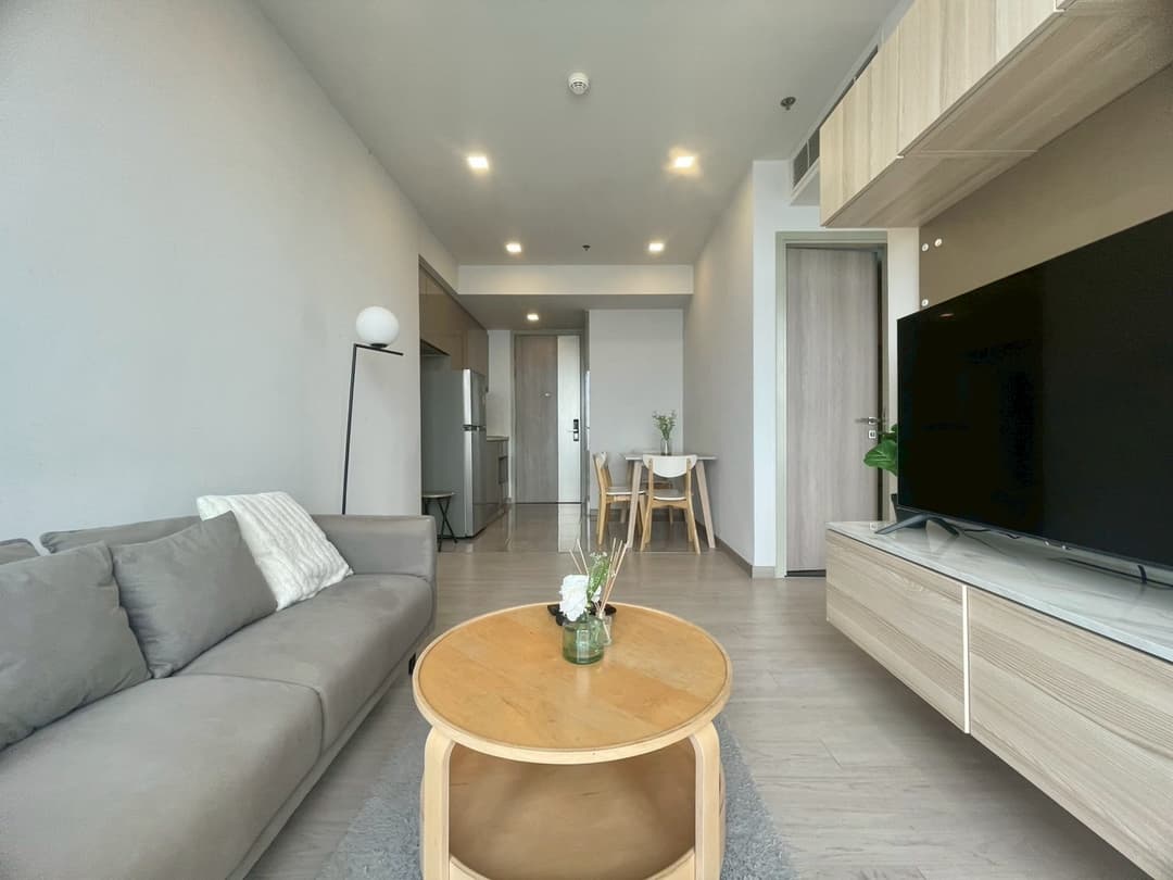 Japanese-minimal 2BR with separate kitchen — One 9 Five photo 1