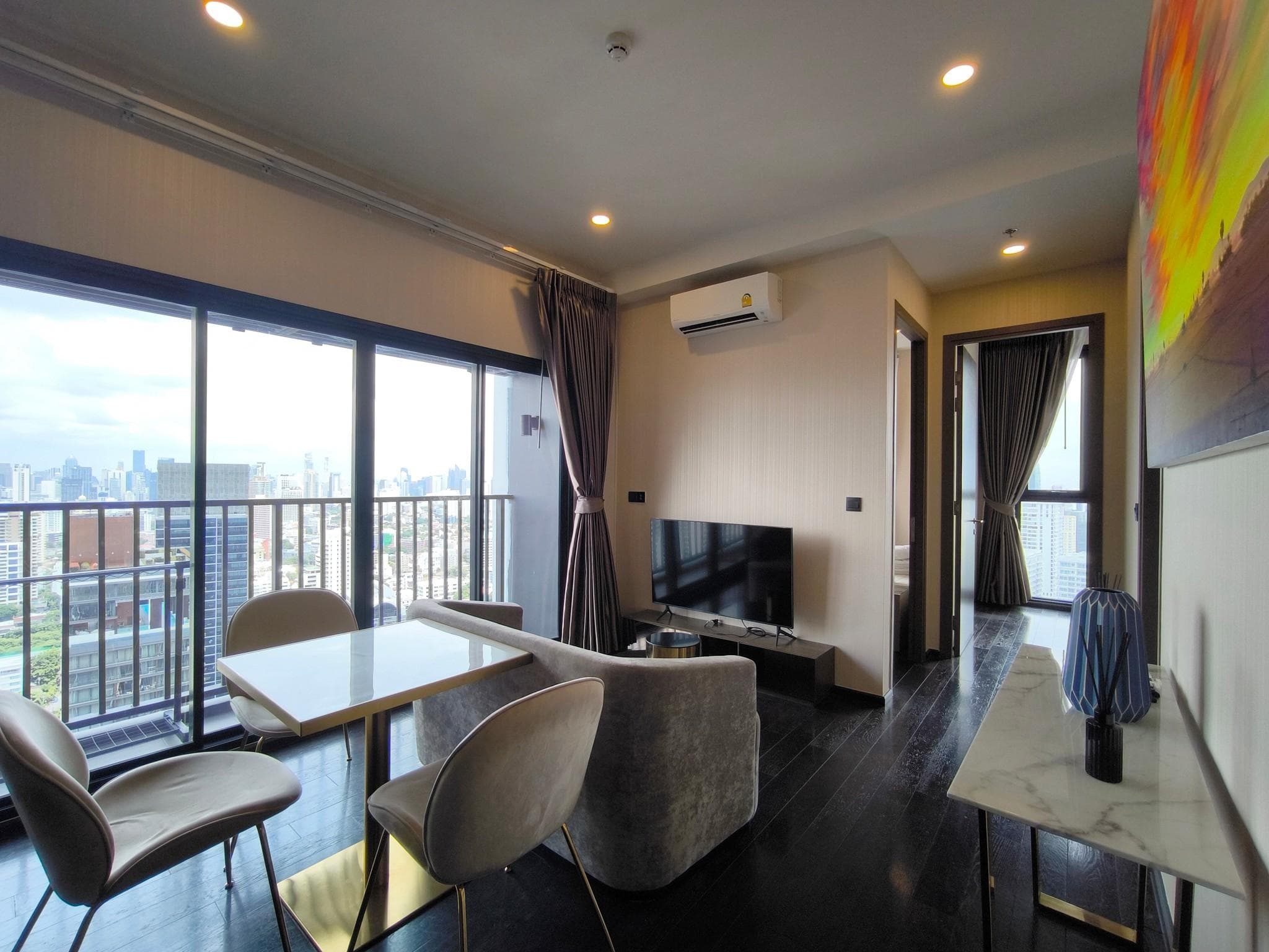 Dark-wood designer 2BR with bathtub — Park Origin Thonglor