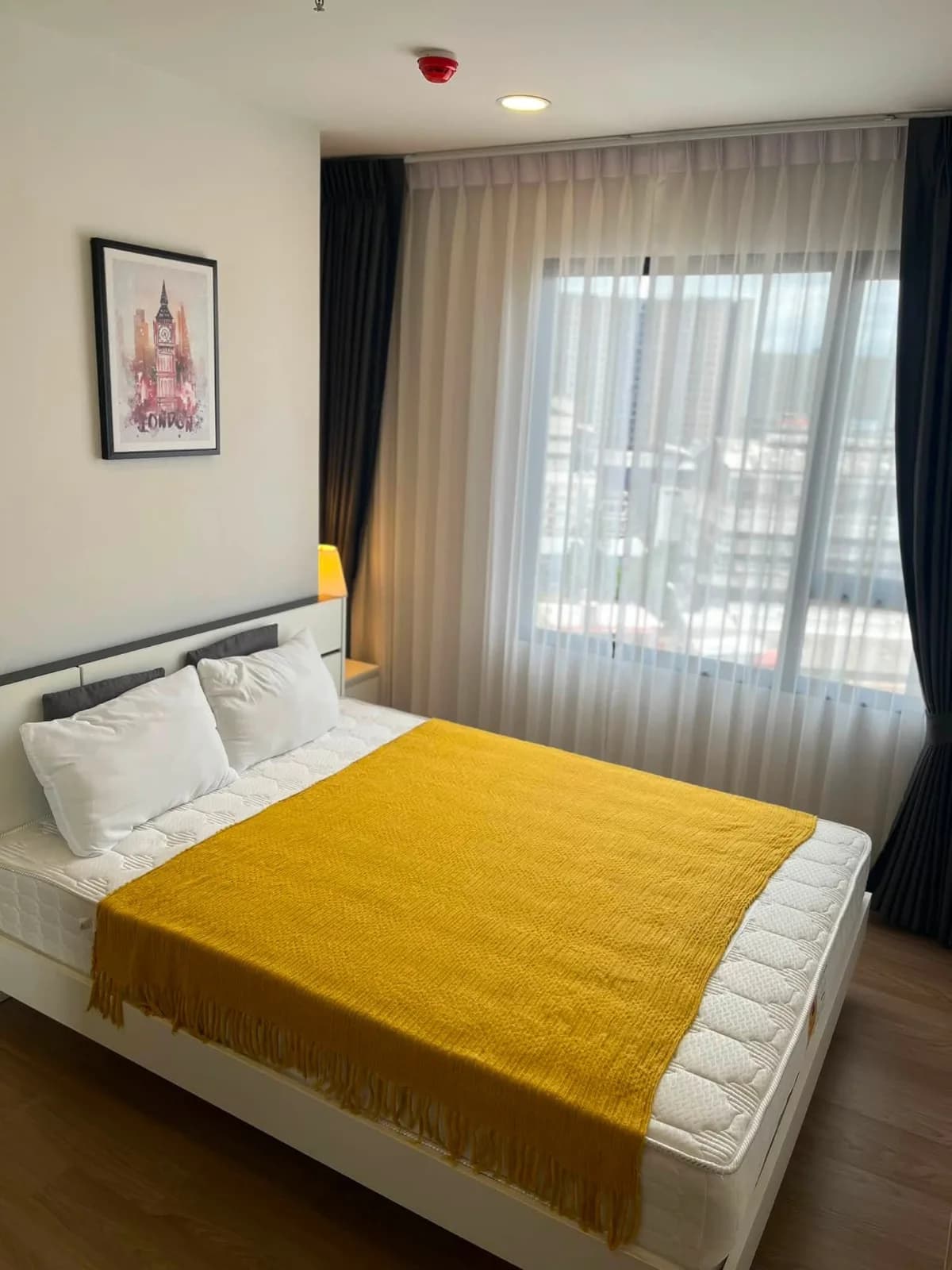 1BR Condo at Chewathai Pinklao