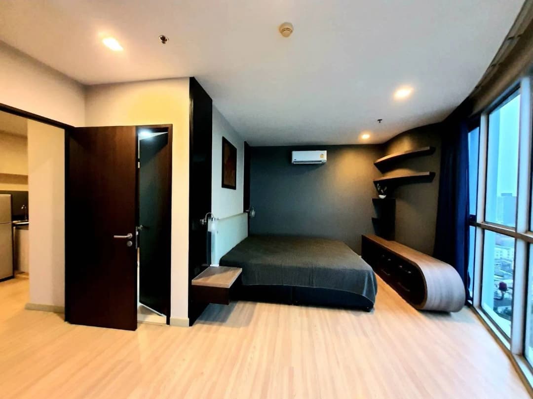 Skywalk | 1 Bedroom for Rent photo 1