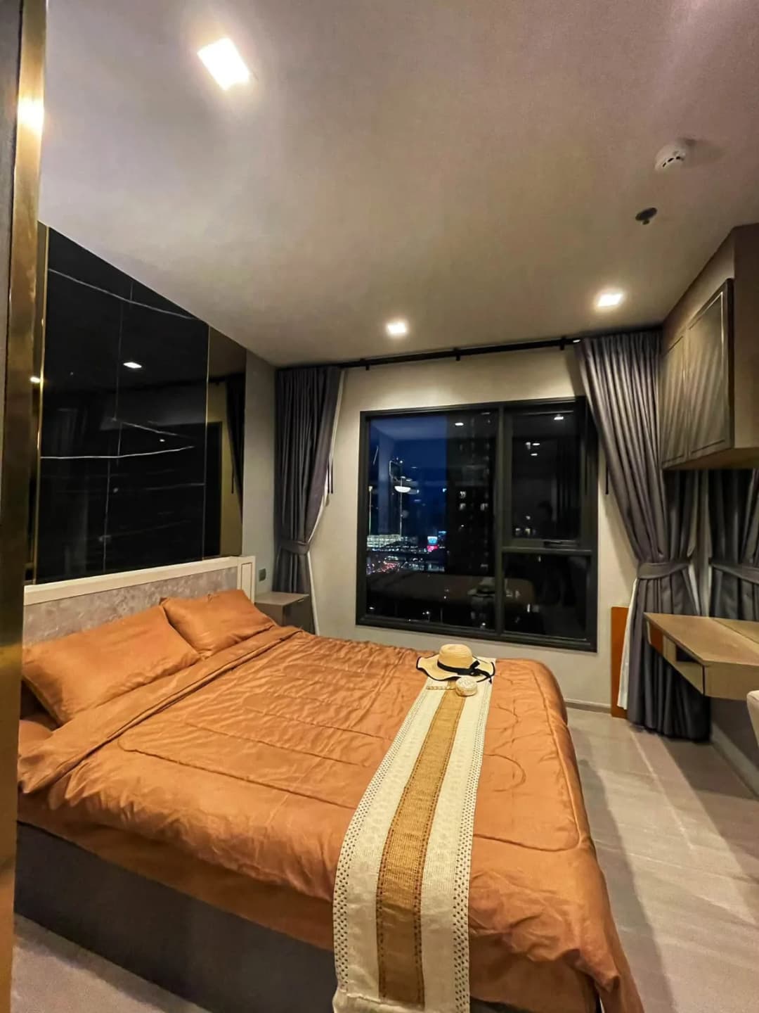 Life Asoke-Rama 9 | 1 Bedroom for Rent photo 1