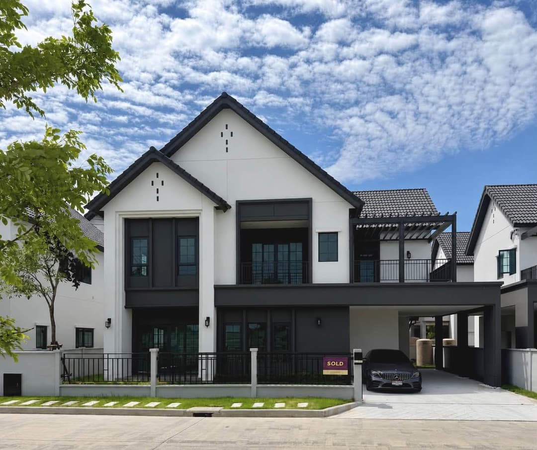 Centro Bangna | 4 Bedrooms for Rent or Sale photo 1