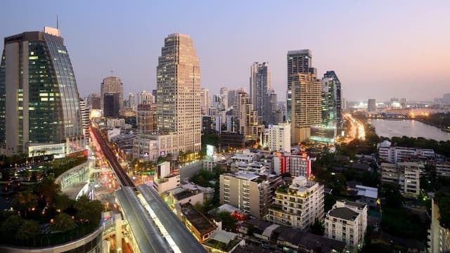 15 Sukhumvit Residence